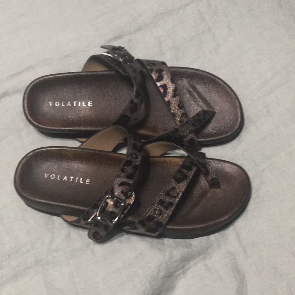 Volatile sandals